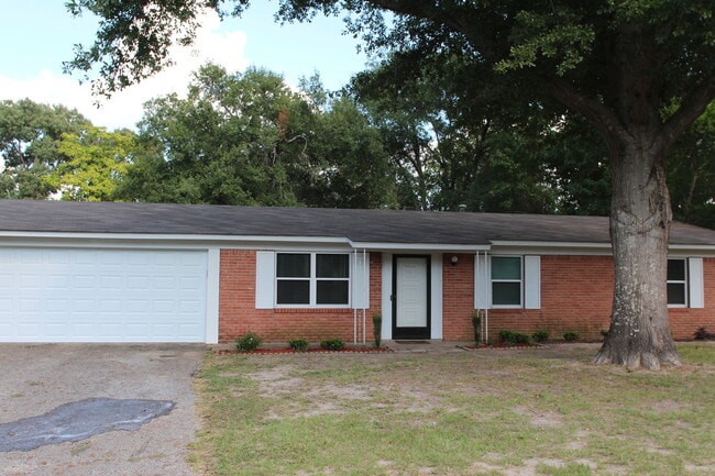 Building Photo - Charming 3 Bedroom in South Tyler!