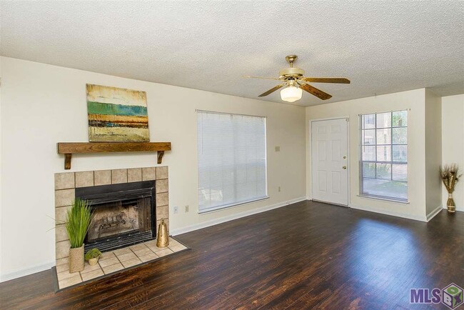 Photo - 212 Antrim Dr