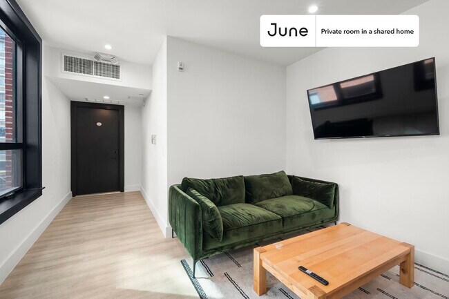 Room in Shared 4 bed/2 bath home in Dupont Circle