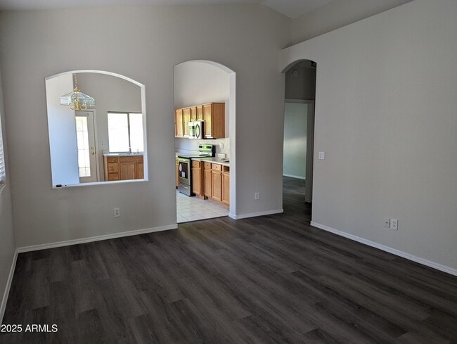 Photo - 2121 N Iowa St