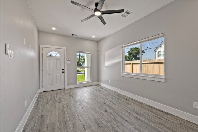 Photo - 9301 E Avenue L
