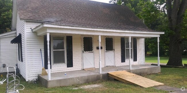 Building Photo - 202 W 2nd St Rental