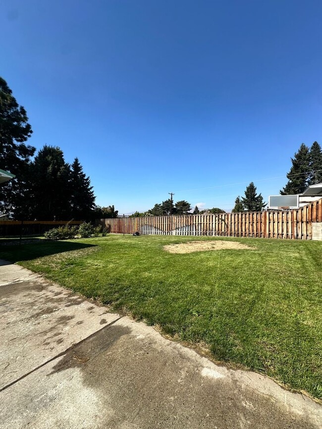 Photo - 3 Bedroom 1 Bath home * Owner Updates $600...