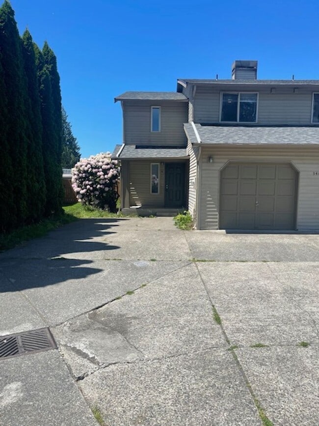 Building Photo - 3 Bed, 2 1/2 Bath Apartment w/garage in duplex in Auburn, WA, $2,750/mo. Unit A