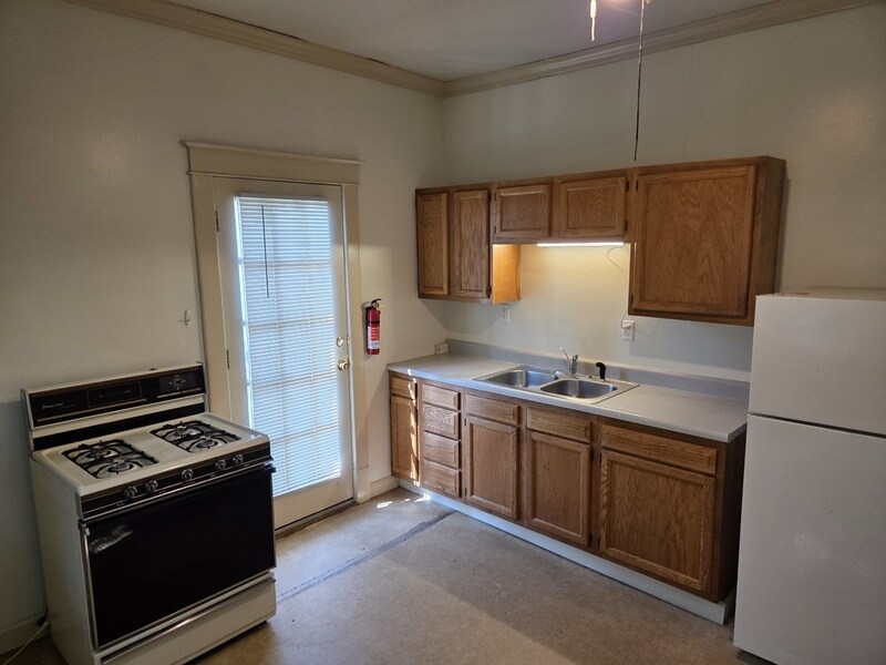 Photo - 807 Ferris Ct