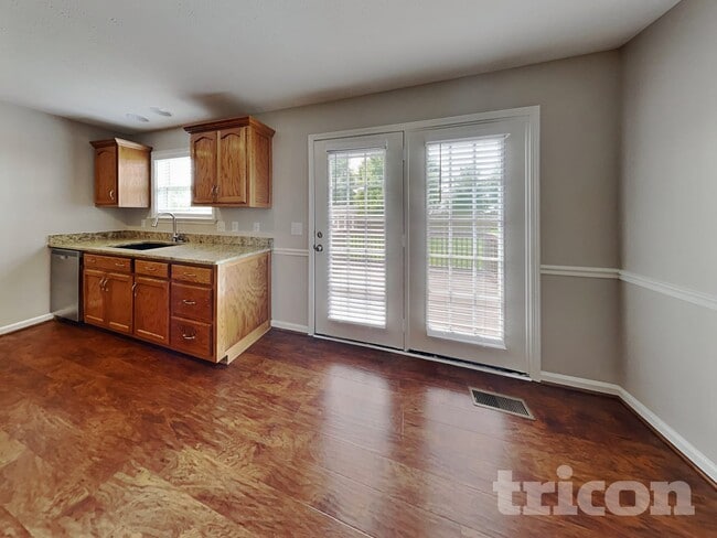 Photo - 1621 Robert Rd