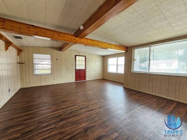 Photo - 4 Bedroom, 3 Bath HOUSE with a detached 1 Bedroom and 1 bath in Lakeland *MOVE-IN SPECIAL*