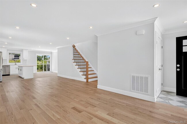 Photo - 42 Linwood Rd N