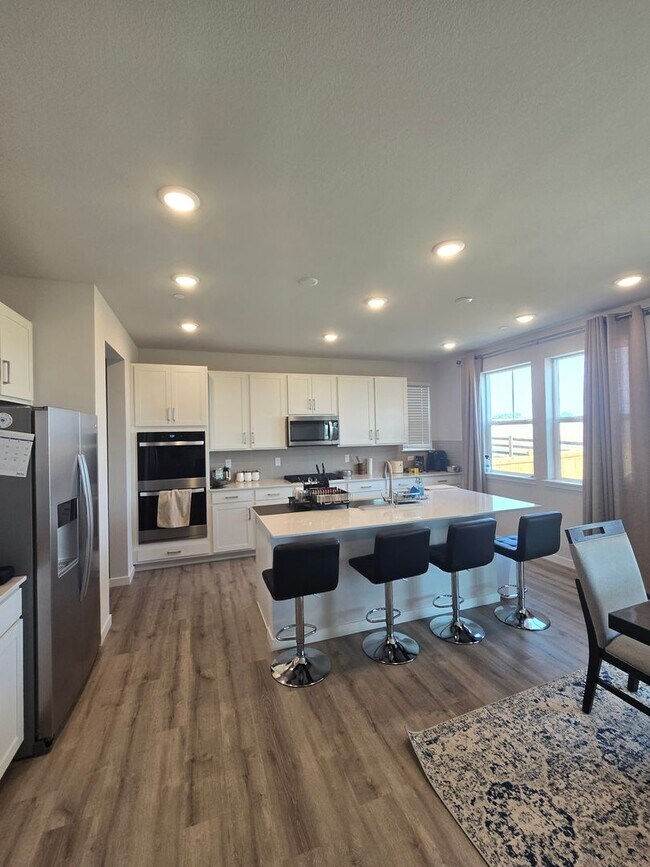 1431 Loraine Cir N