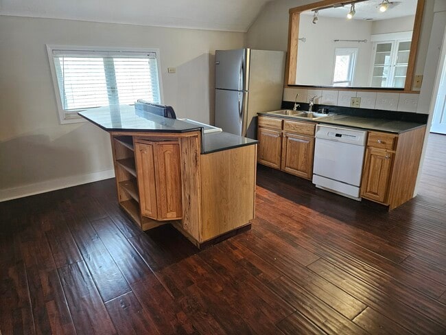 Photo - 2590 W 11th St Unidad Up