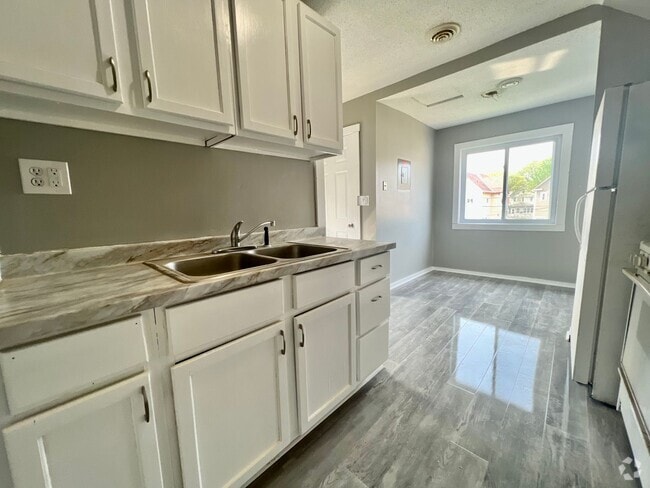 Building Photo - 587 Charles Ave Unit 587 Charles Ave #2 Rental