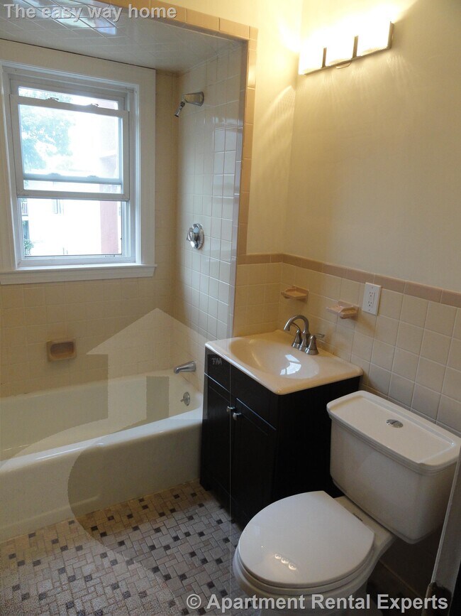 Photo - 18 Bond St Unit #1