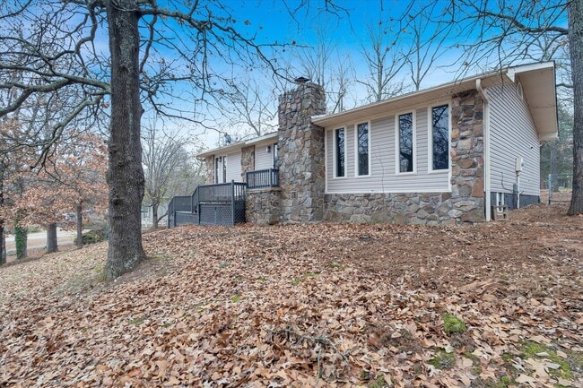 Building Photo - Spacious 3 Bed / 3 Bath Home in Valley View School District!