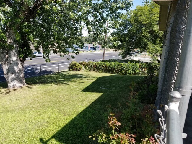 Photo - CHRISTMAS SPECIAL - 1/2 OFF DECEMBER RENT