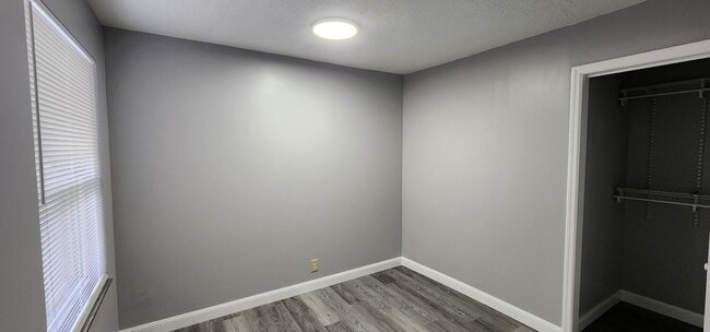 3401 Hazelwood Ln Unit 4