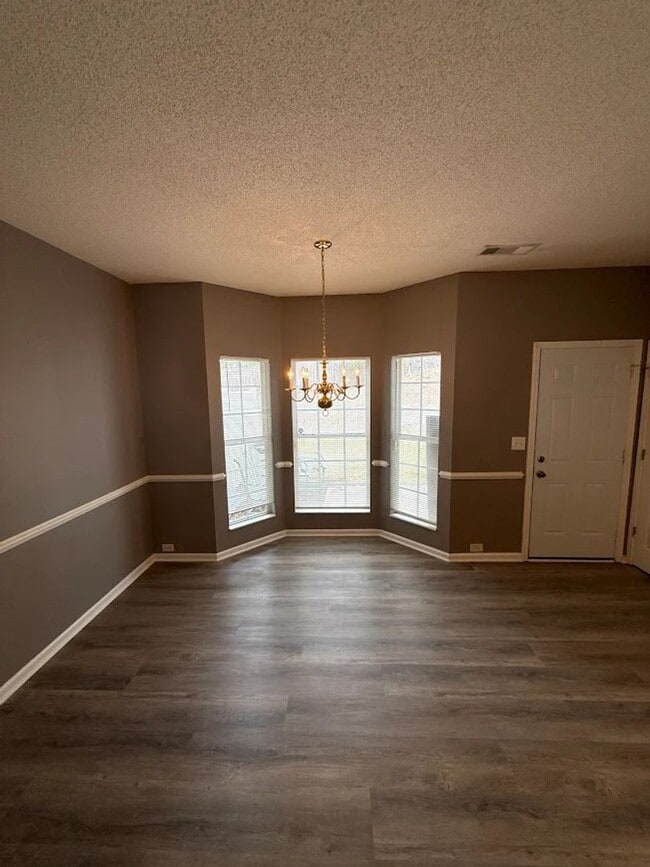 Photo - Cozy & Spacious 3BR 2 Bath Home in Lithonia!