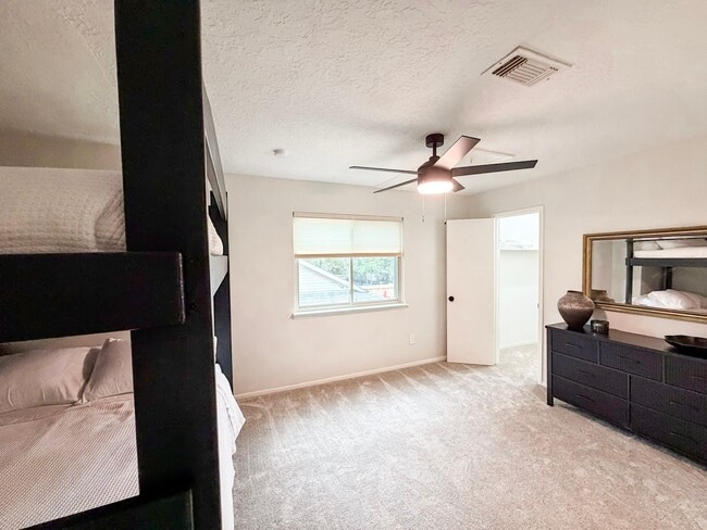 Building Photo - 29 Pinewood Forest Ct