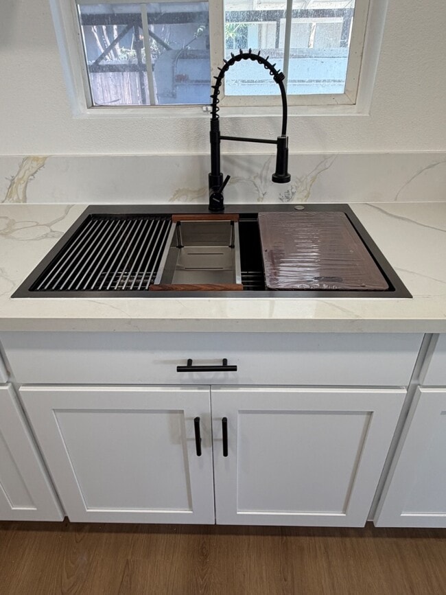 Photo - 142 W 11th St