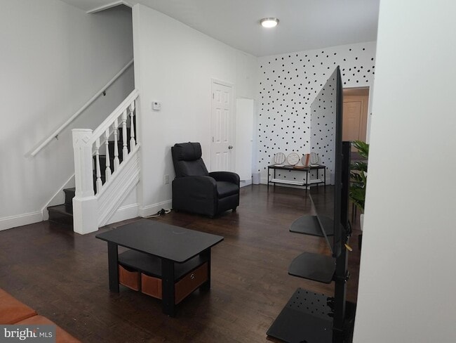 Photo - 6139 Larchwood Ave