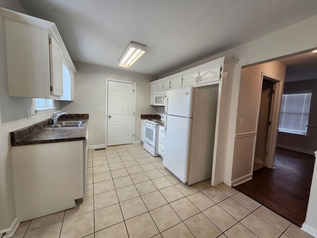 Photo - Spacious 5 bedroom 2 and a half bath home in Ringgold, GA