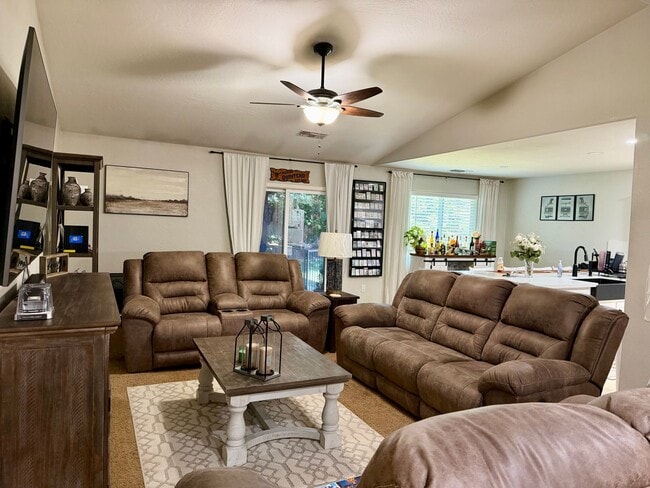 Photo - Wonderful 3 bed , 2 bath in Sunnyside Area