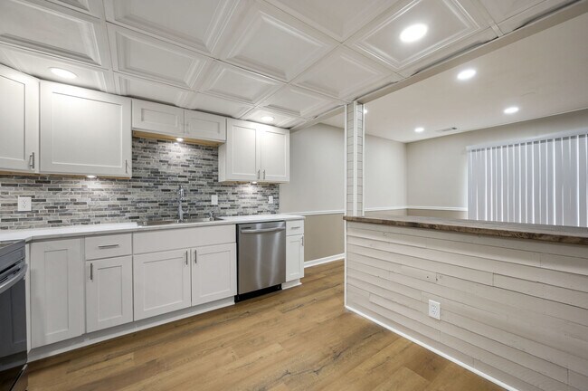 1192 Madison Ct