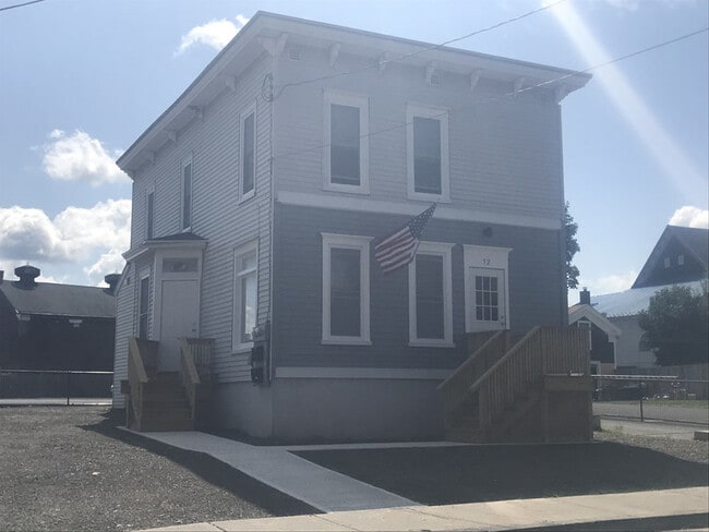 Photo - 52 Academy St Unidad Upstairs Apt