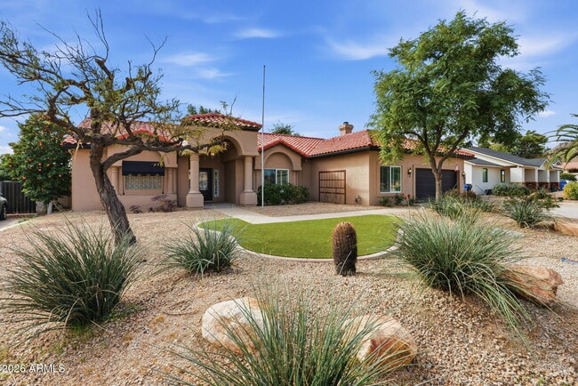 Building Photo - 2537 E Lupine Ave