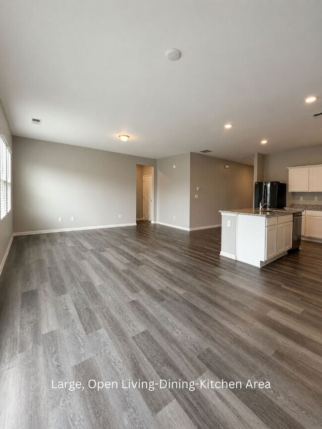 Photo - Spacious 5BR Home with Loft in Swim Community
