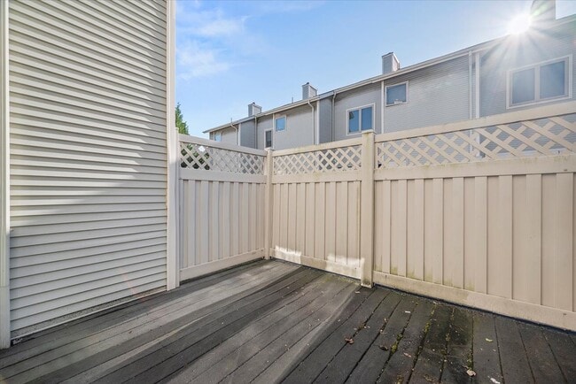 Photo - 243 Carron St