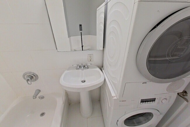 Photo - 410 E 13th St Unidad 6E