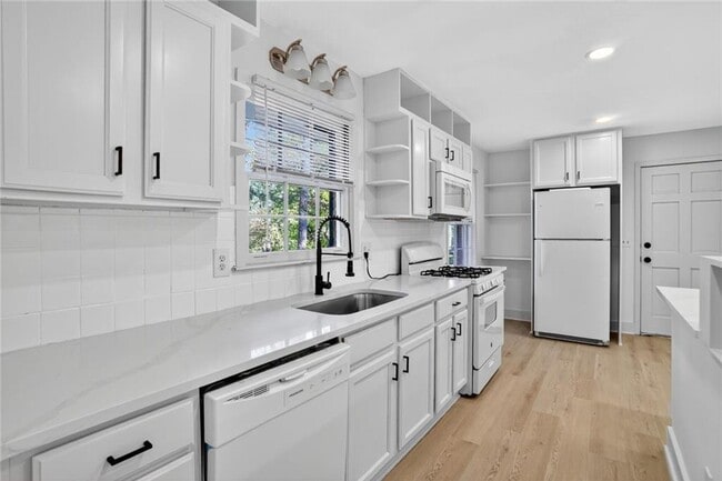 Photo - 2289 Addison Rd NE