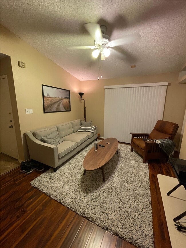 Photo - 2121 Hepburn St Unidad 1112