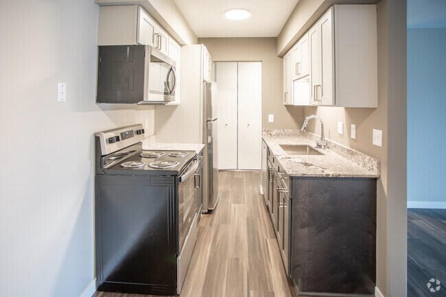 1BR, 1BA - 750SF