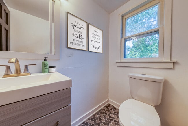 Photo - 1509 W Jolly Rd