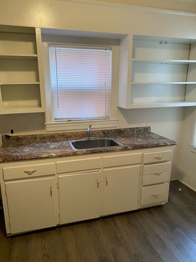 Photo - 627 W Philadelphia St Unidad 2