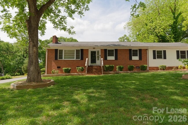 Building Photo - 416 W Pine St