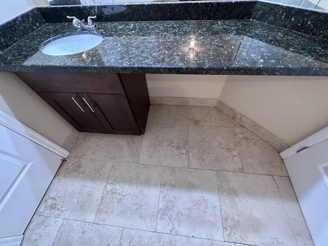 Photo - 2811 N Oakland Forest Dr Unidad 209