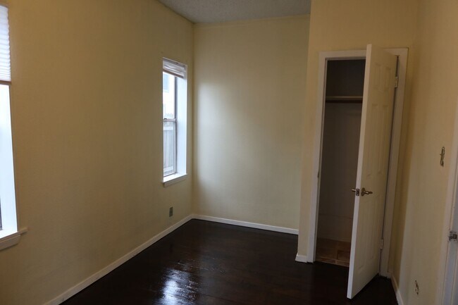 Photo - Hyde Park - 1 Bedroom House - Huge Yard - Real Wood Floors - Claw Foot Tub - $1495
