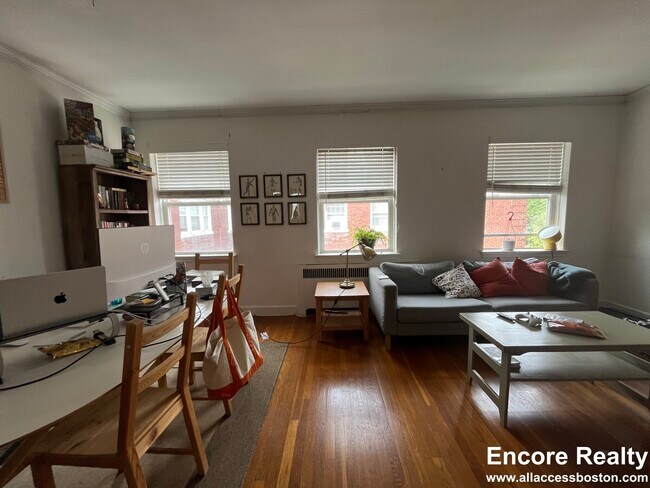 22 Fairbanks St Unit 8