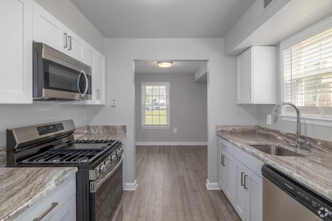 3BR, 2.5BA - 1,350SF - Kitchen - Sunnybrook Towne Houses