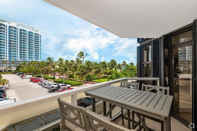 Building Photo - 6423 Collins Ave Unit 309 Rental