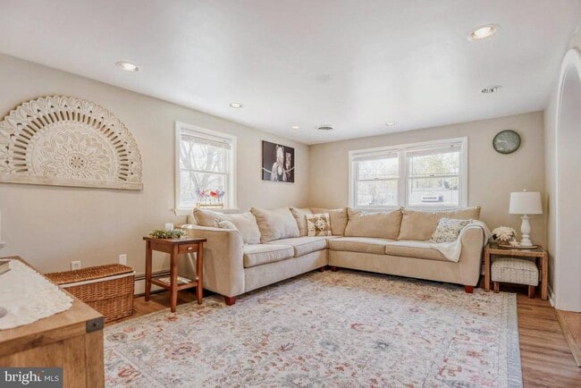 Photo - 1715 Tacoma Rd