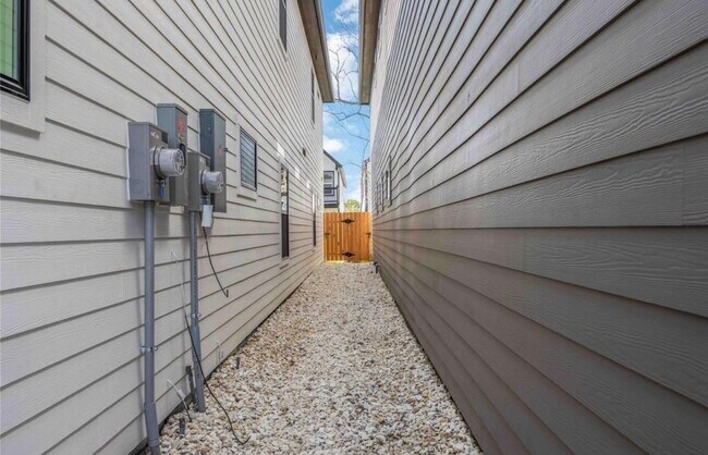 Photo - 8011 Cora St