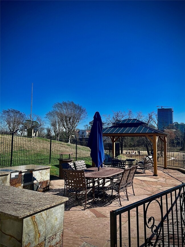 Photo - 5353 Memorial Dr