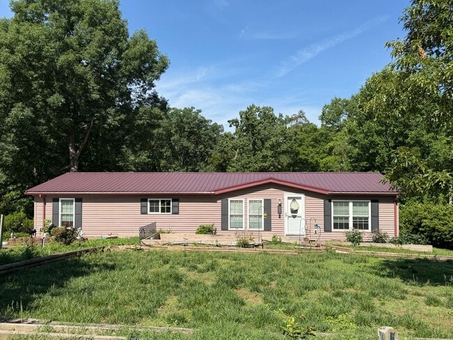 Building Photo - Spacious Ranch Home