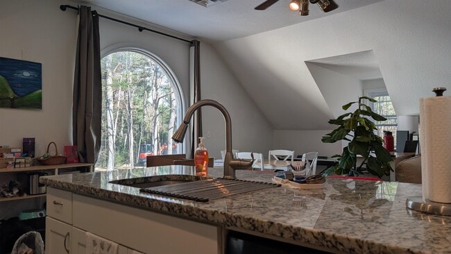 Building Photo - 56 McIntosh Ln