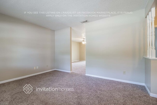 Photo - 409 S Hawthorn Cir
