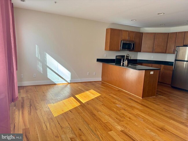 Photo - 101 S Commerce St