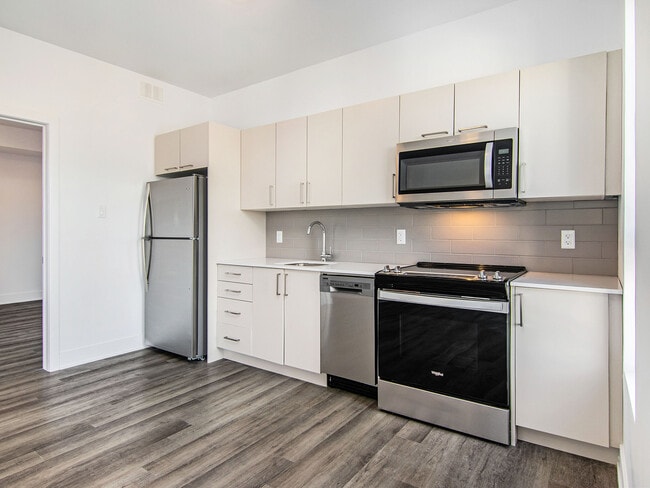 Photo - 258 Carruthers Av